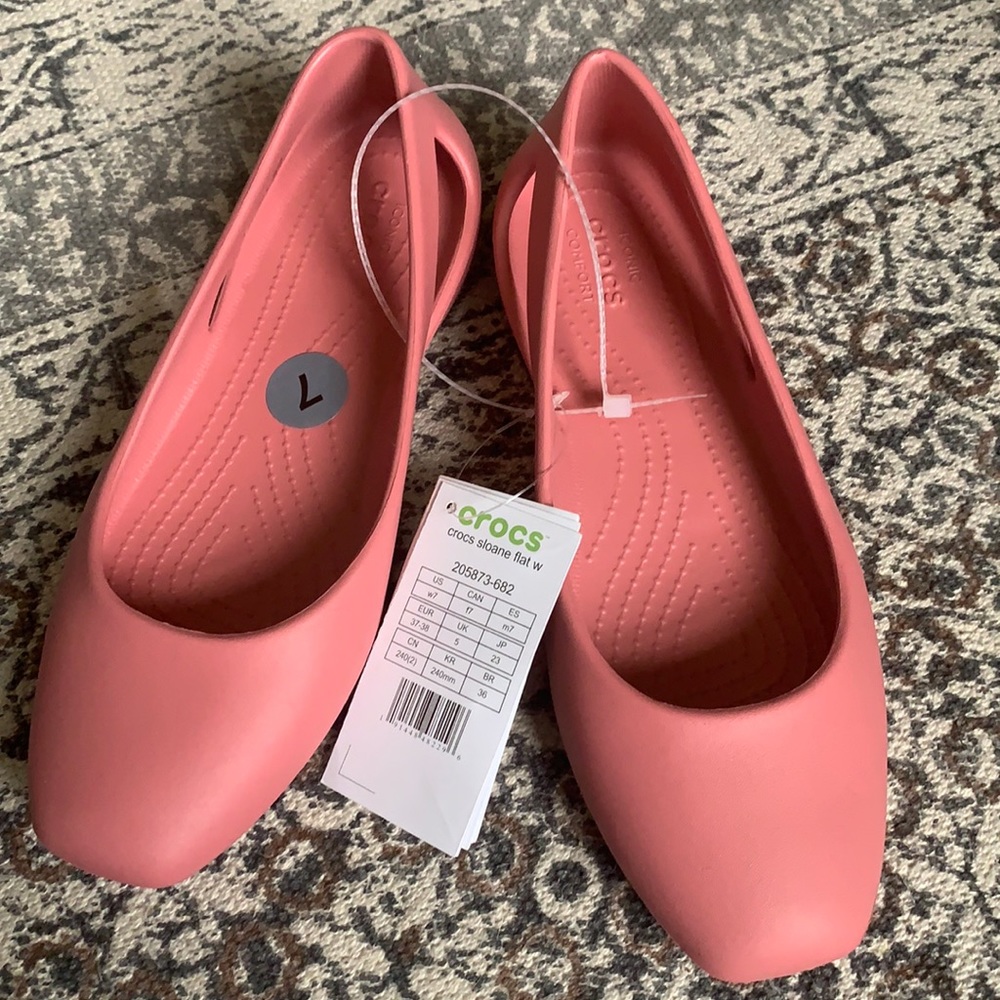 NWT Salmon Croc Flats